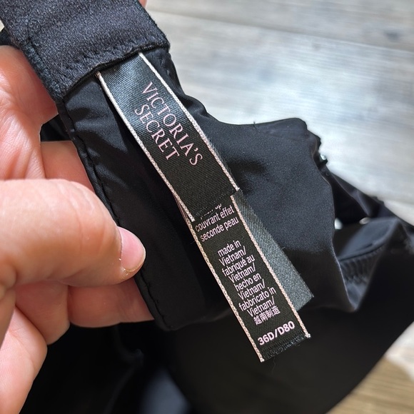 Victoria’s Secret T-shirt, Push-Up Full Coverage, Elegant Black Women's Bra 36D - Picture 3 of 5